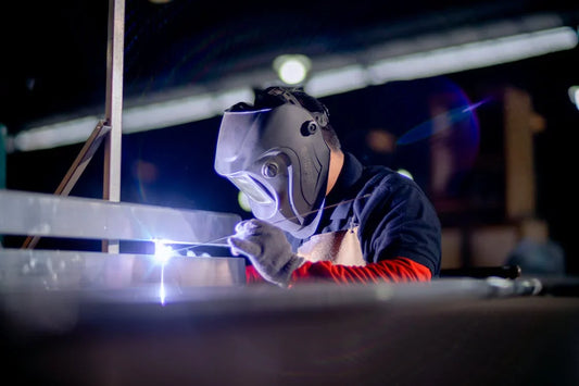 Najlepsze piły taśmowe do cięcia metalu – Ranking 2025